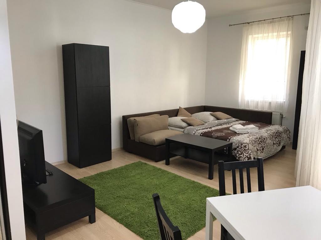 Gil Apartments, Квартира Студия В Самом Центре Пл Петефи อุชโฮรอด ภายนอก รูปภาพ